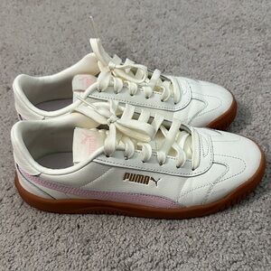 Puma Club 5V5 Women's White and Pink Sneakers with gum Soles